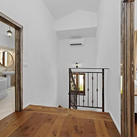 Beautiful In With Kitchen Holiday home *