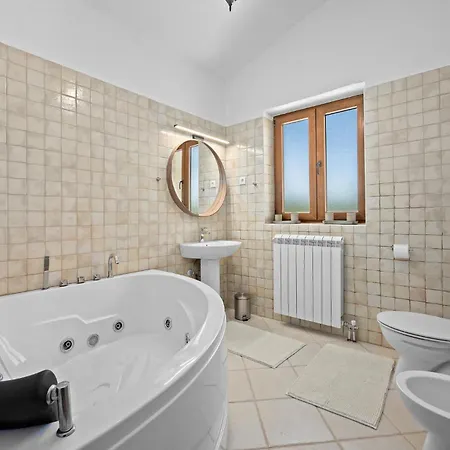 Holiday home Beautiful In With Kitchen Cabrunici