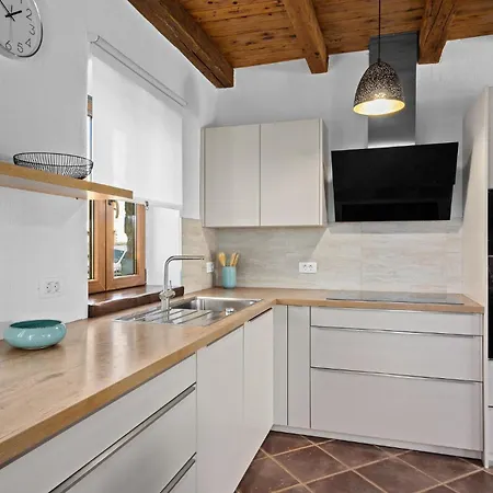 Beautiful In With Kitchen Holiday home