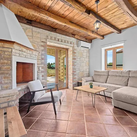 Beautiful In With Kitchen Holiday home