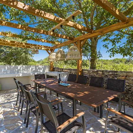Beautiful In With Kitchen Holiday home